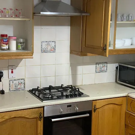 4 Bed House 9 Adults 公寓 *
